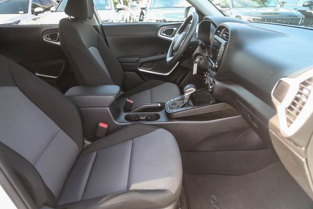Used 2023 Kia Soul LX w/ LX Technology Package image 19