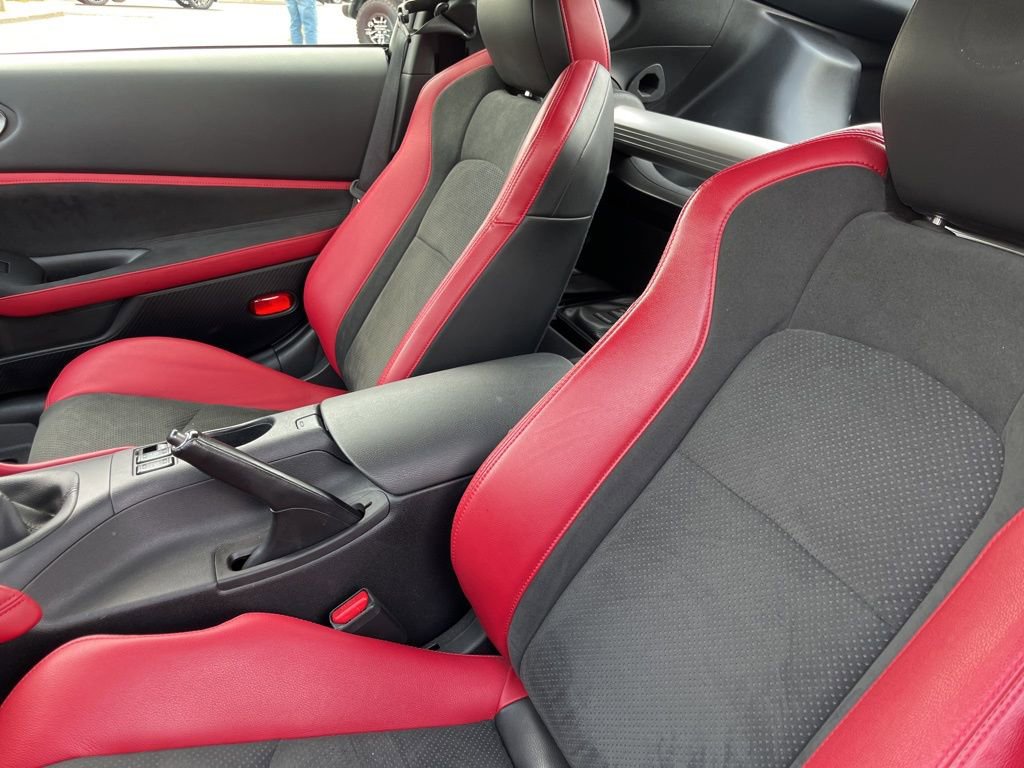 Used 2024 Nissan Z Performance w/ Floor Mat Package RWD image 27