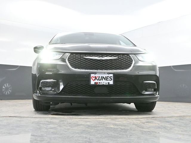 Used 2023 Chrysler Pacifica Touring-L FWD image 45