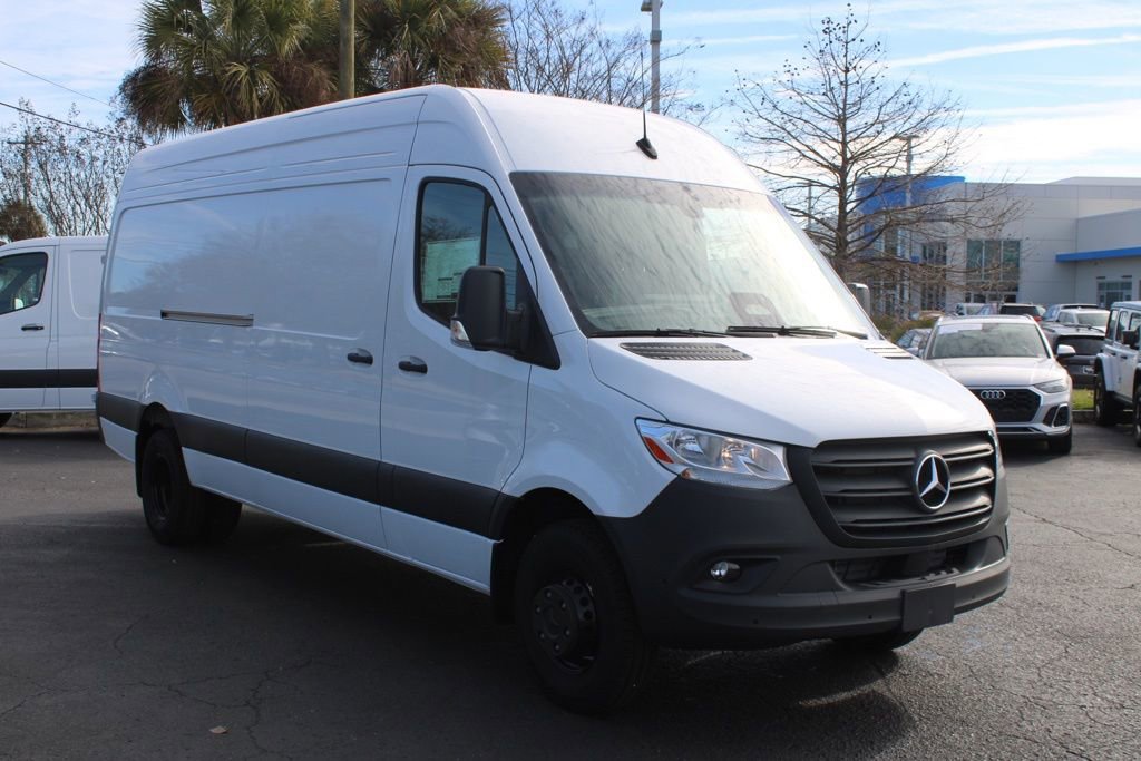 New 2025 Mercedes-Benz Sprinter 4500 image 7