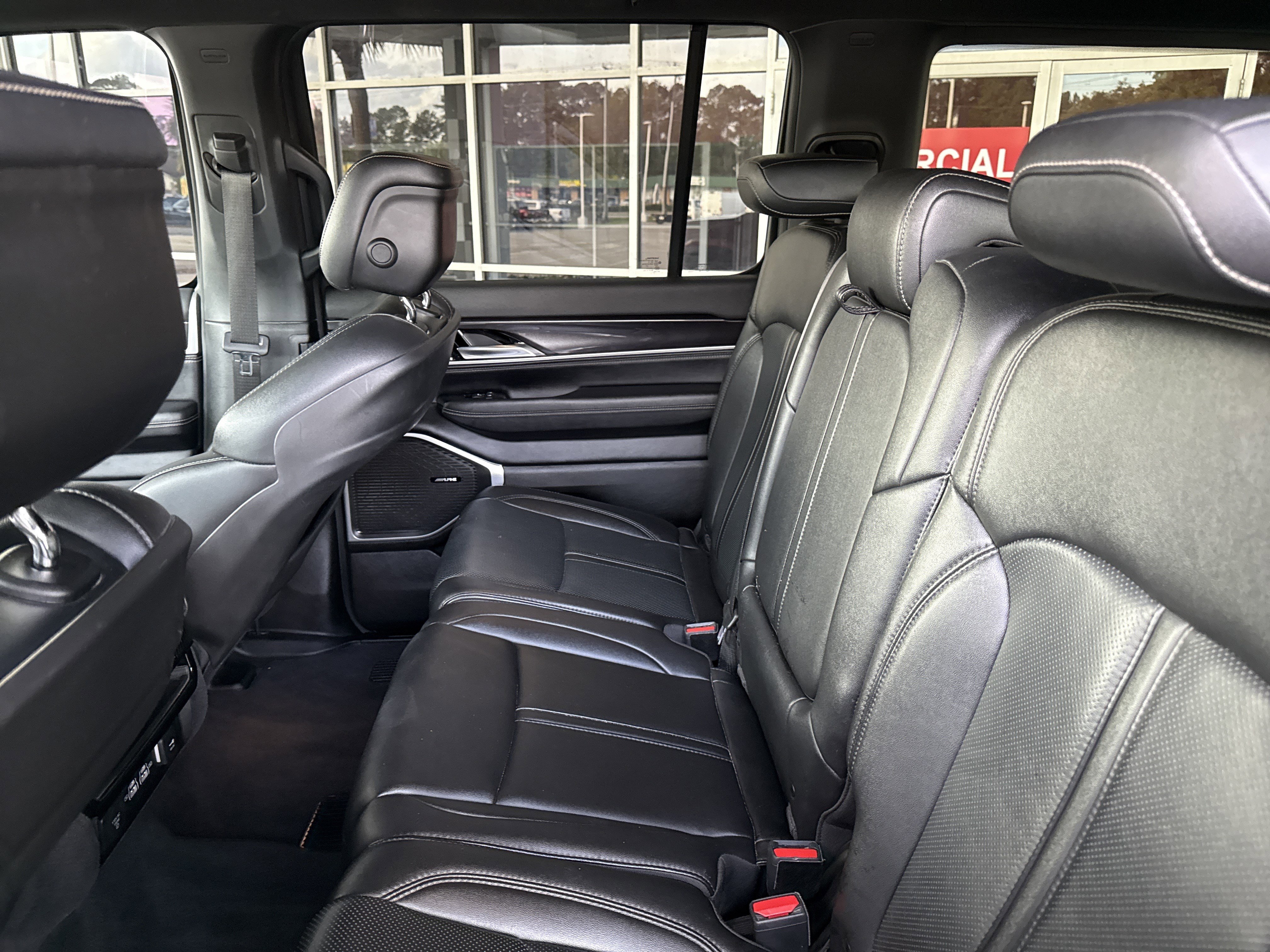 Used 2024 Jeep Wagoneer L image 33