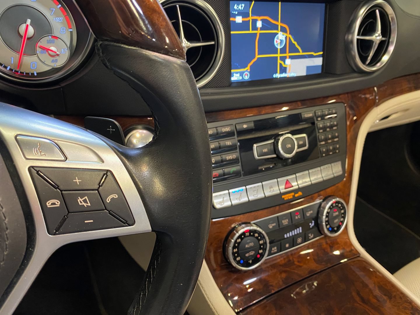 Used 2014 Mercedes-Benz SL 550 image 33