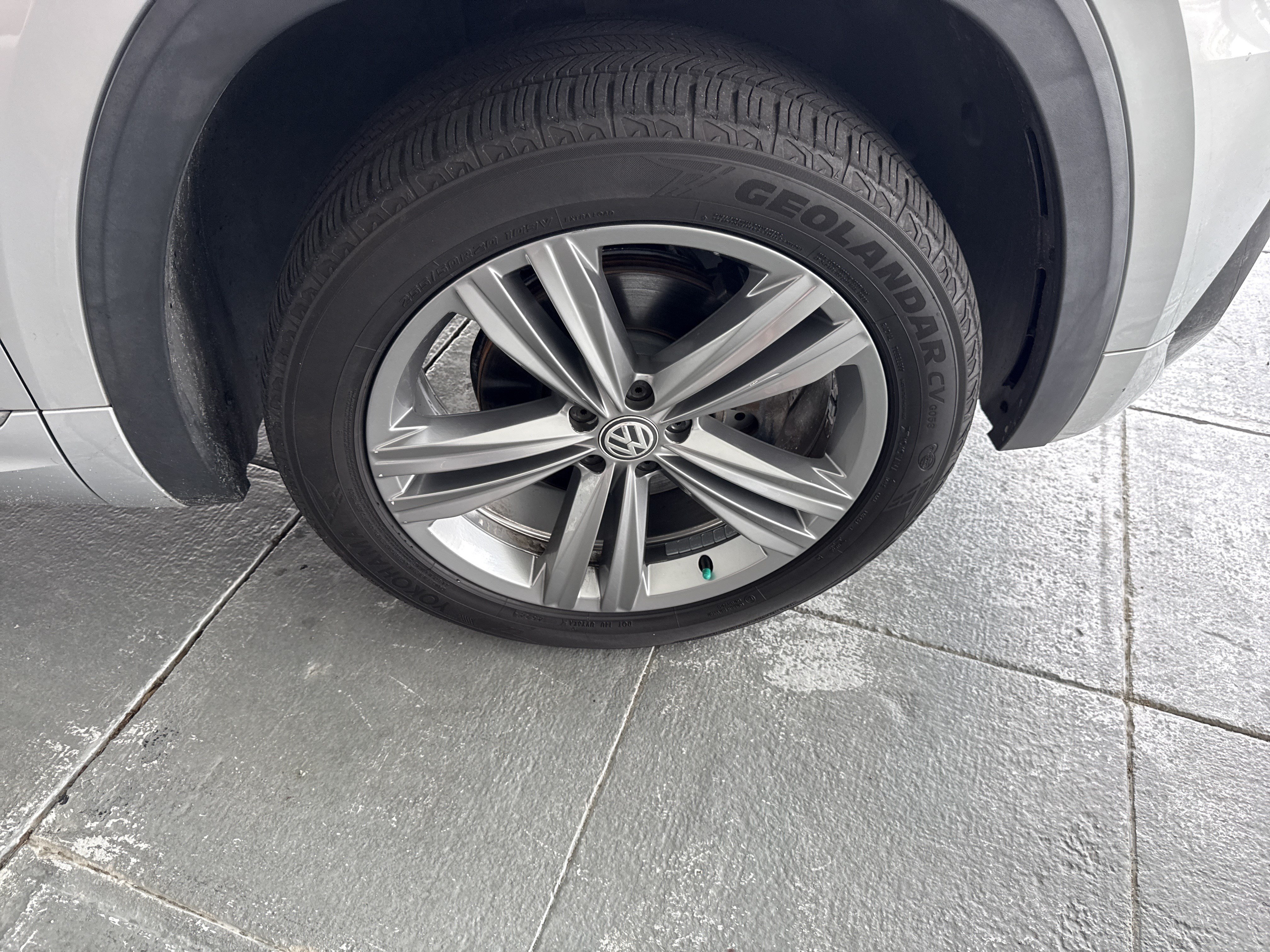 Used 2018 Volkswagen Atlas SE w/ R-Line Package FWD image 12