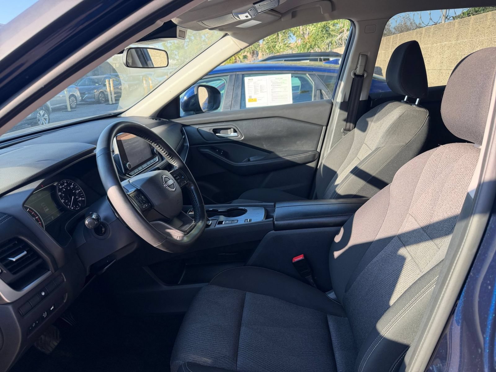 Used 2025 Nissan Rogue SV FWD image 29
