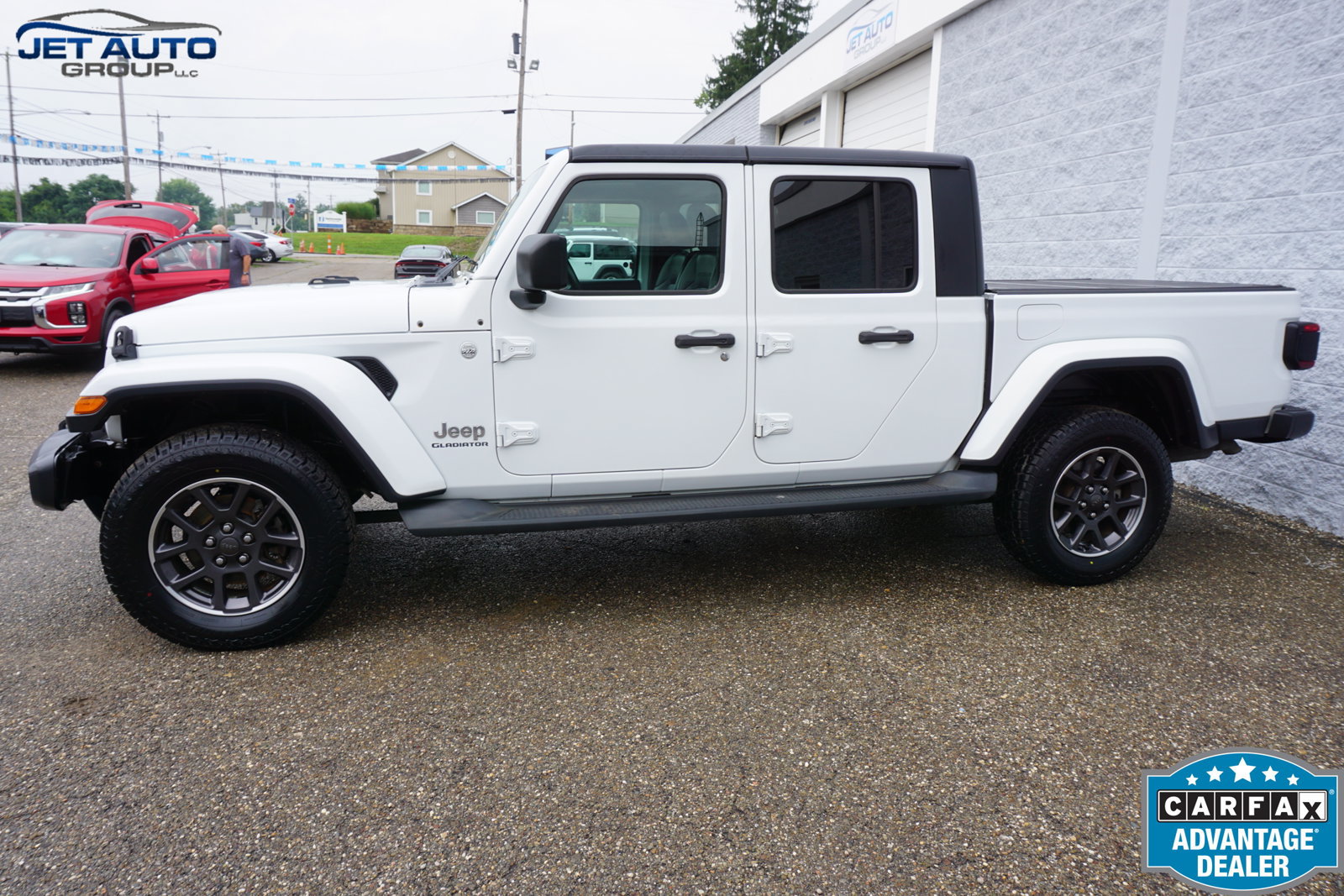 Used 2020 Jeep Gladiator Overland AWD/4WD image 4