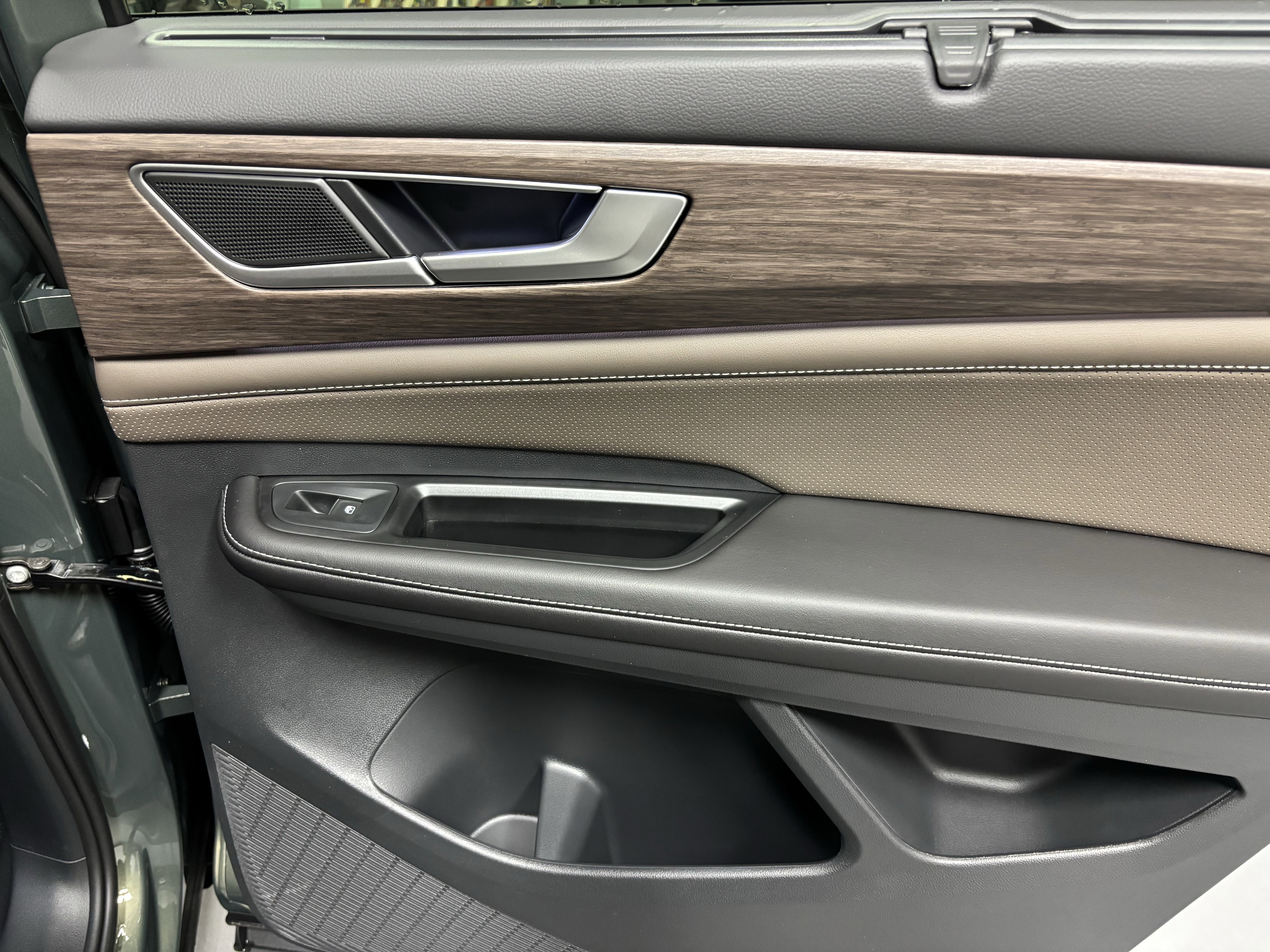 New 2026 Volkswagen Atlas SEL image 14