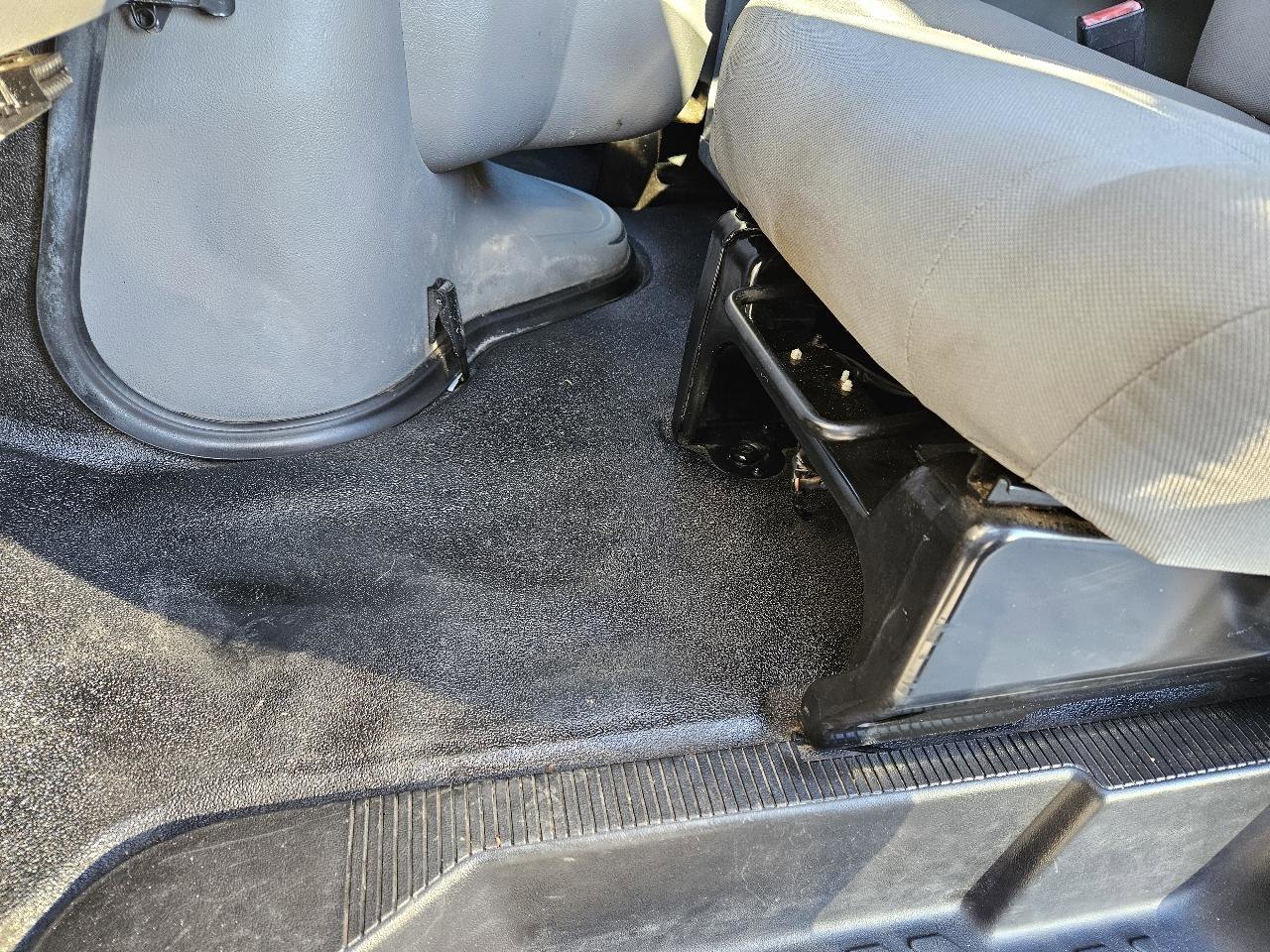 Used 2014 Ford E-250 and Econoline 250 E-250 HD 138 WB, For Sale In w/ Power Group image 15