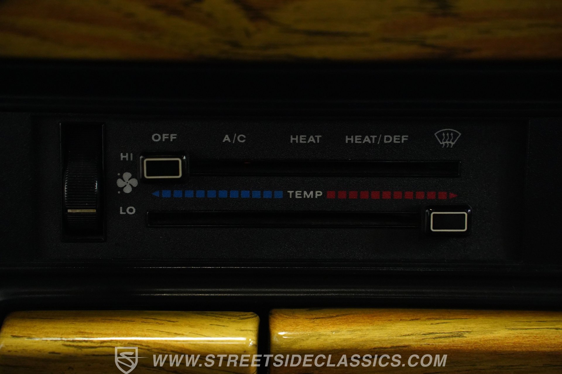 Used 1988 Jeep Grand Wagoneer image 38