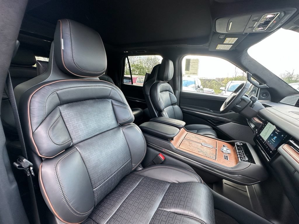 New 2025 Lincoln Navigator L Black Label AWD/4WD image 22