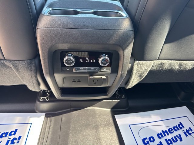 Used 2025 GMC Acadia Elevation w/ Elevation Premium Package image 17