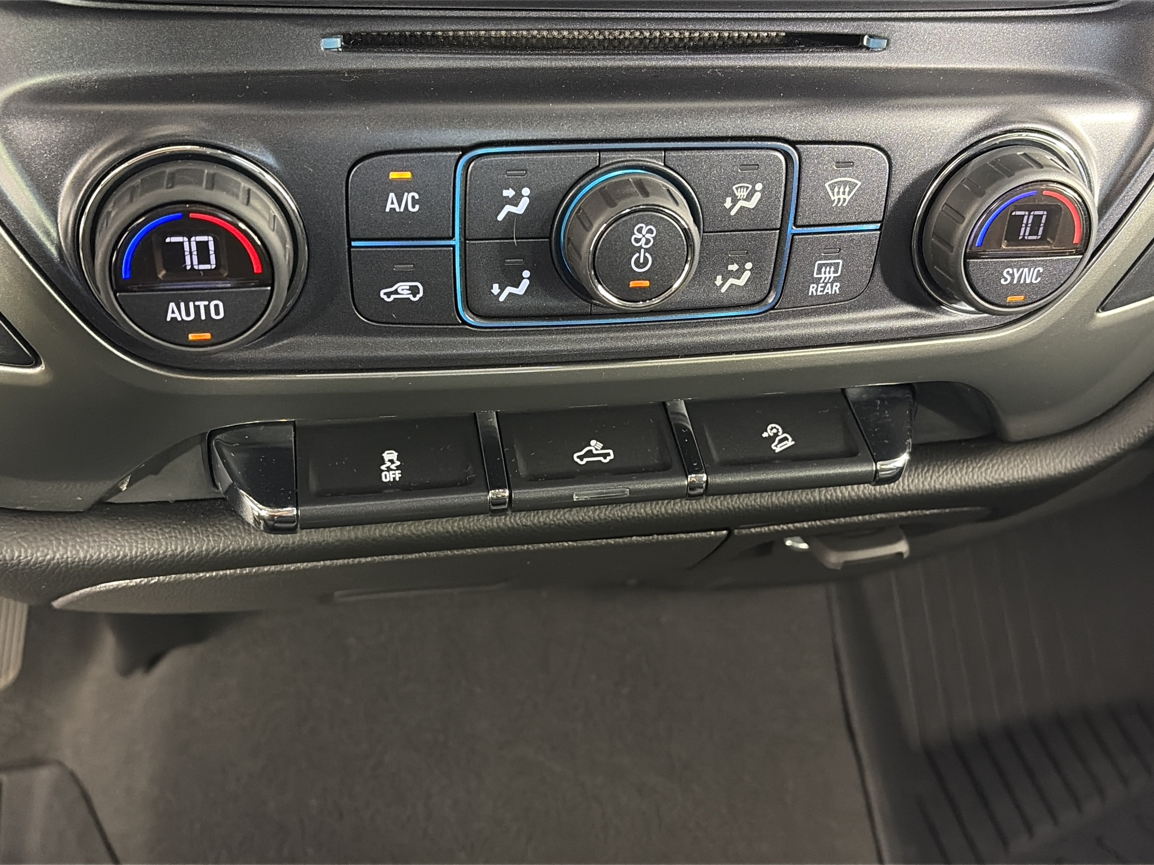 Used 2018 Chevrolet Silverado 1500 LT w/ All Star Edition AWD/4WD image 23