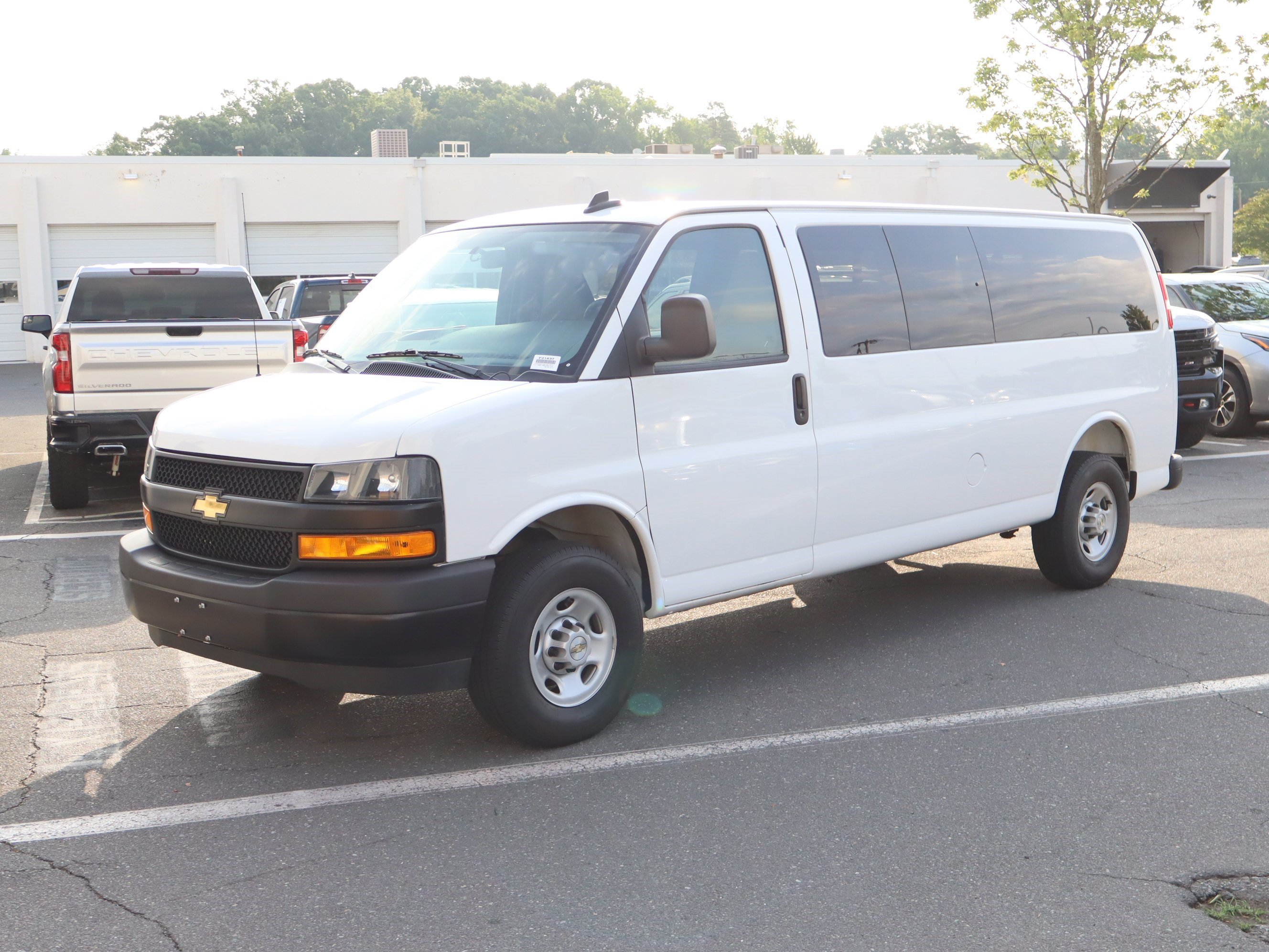 Used 2025 Chevrolet Express 3500 LS RWD image 5