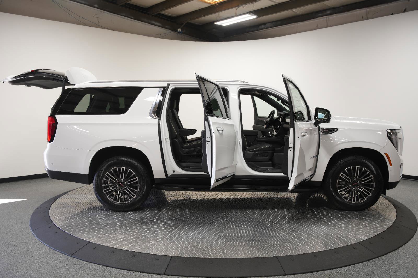 New 2026 GMC Yukon XL Elevation w/ Elevation Premium Package AWD/4WD image 10