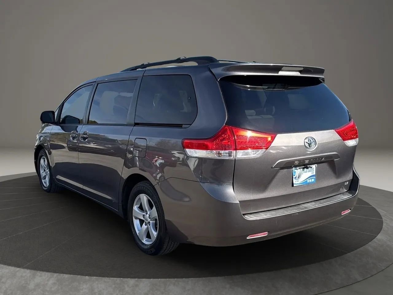 Used 2012 Toyota Sienna LE image 5