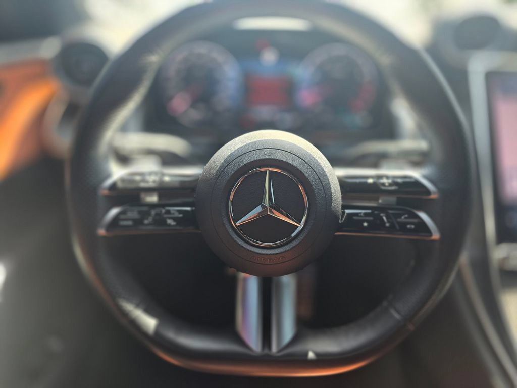Used 2024 Mercedes-Benz GLC 300 4MATIC image 22