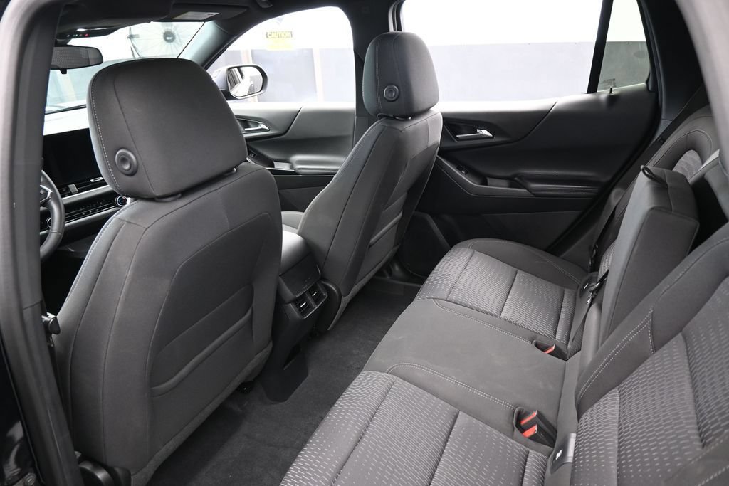 Used 2025 Chevrolet Equinox LT FWD image 34