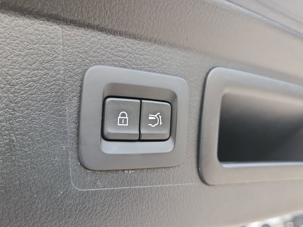 Used 2025 MAZDA CX-50 AWD 2.5 S w/ Preferred Package image 16