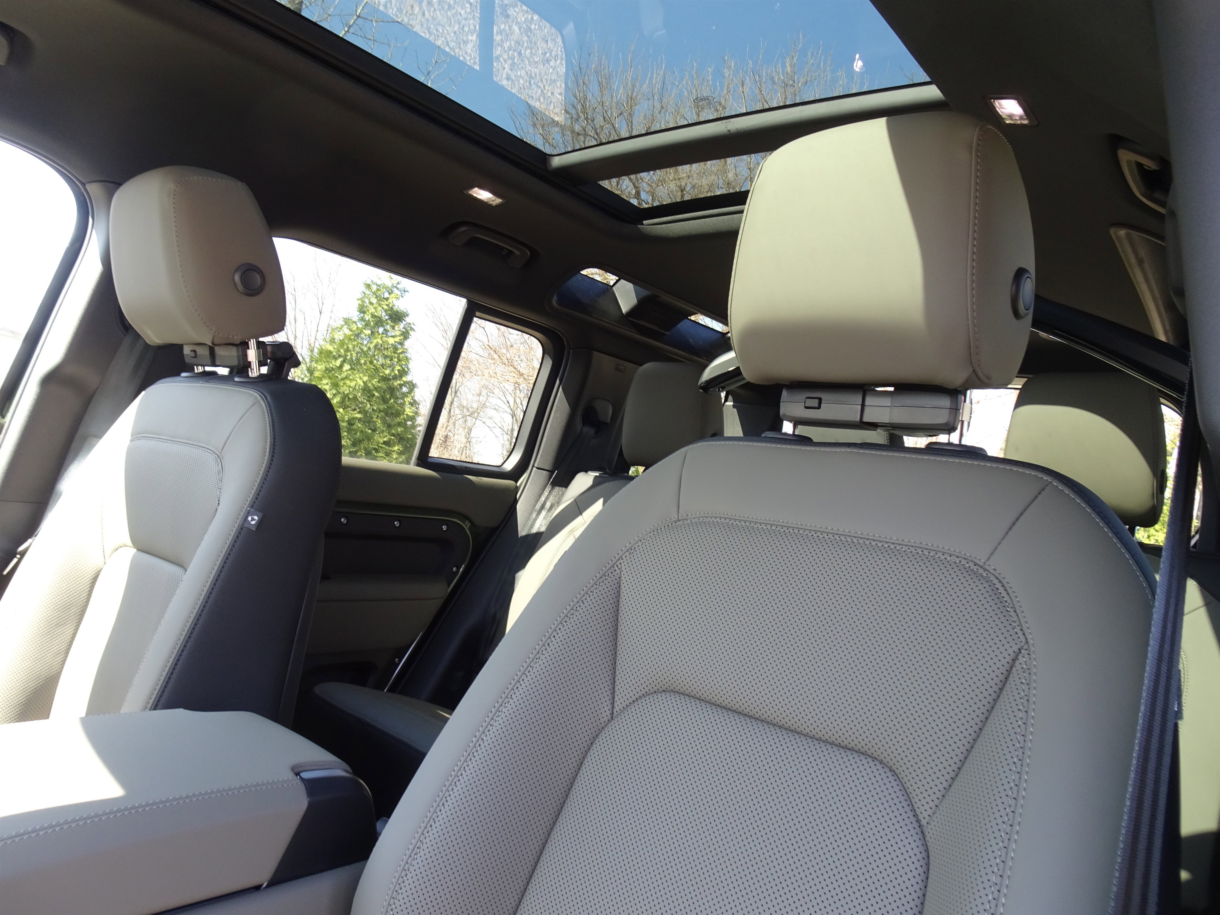 New 2026 Land Rover Defender 110 X-Dynamic SE AWD/4WD image 15