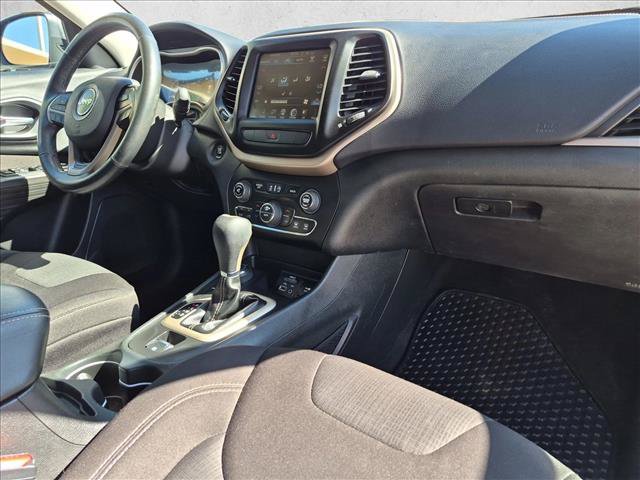 Used 2015 Jeep Cherokee Latitude w/ Comfort/Convenience Group AWD/4WD image 21