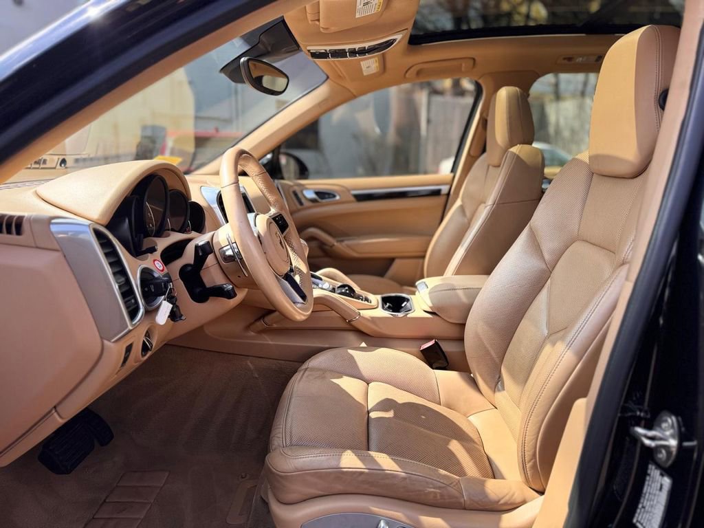 Used 2016 Porsche Cayenne AWD/4WD image 18