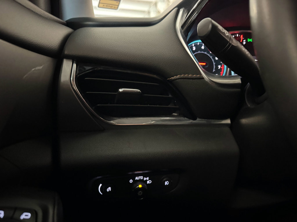 Used 2019 Chevrolet Traverse LT image 16