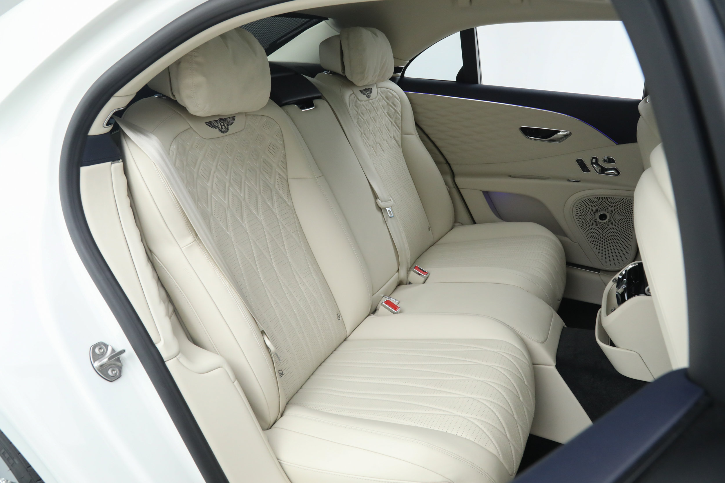 Used 2022 Bentley Flying Spur Plug-In Hybrid AWD/4WD image 21