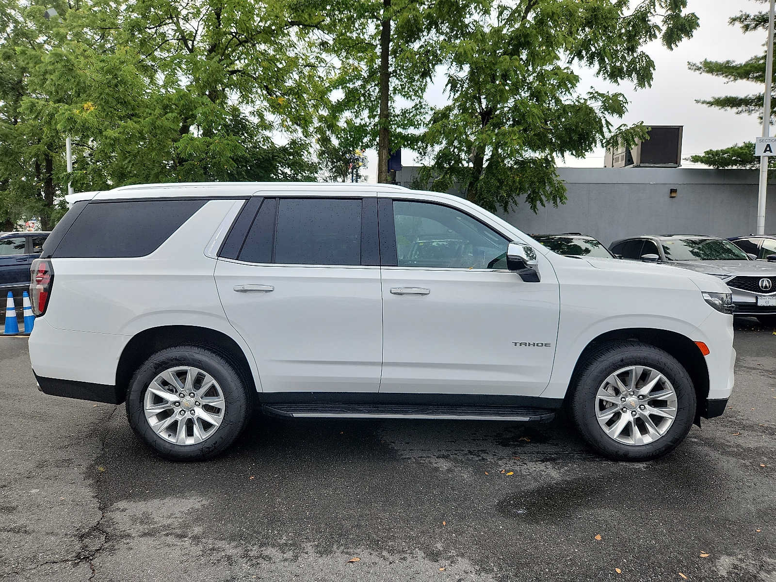 Used 2024 Chevrolet Tahoe Premier AWD/4WD image 7