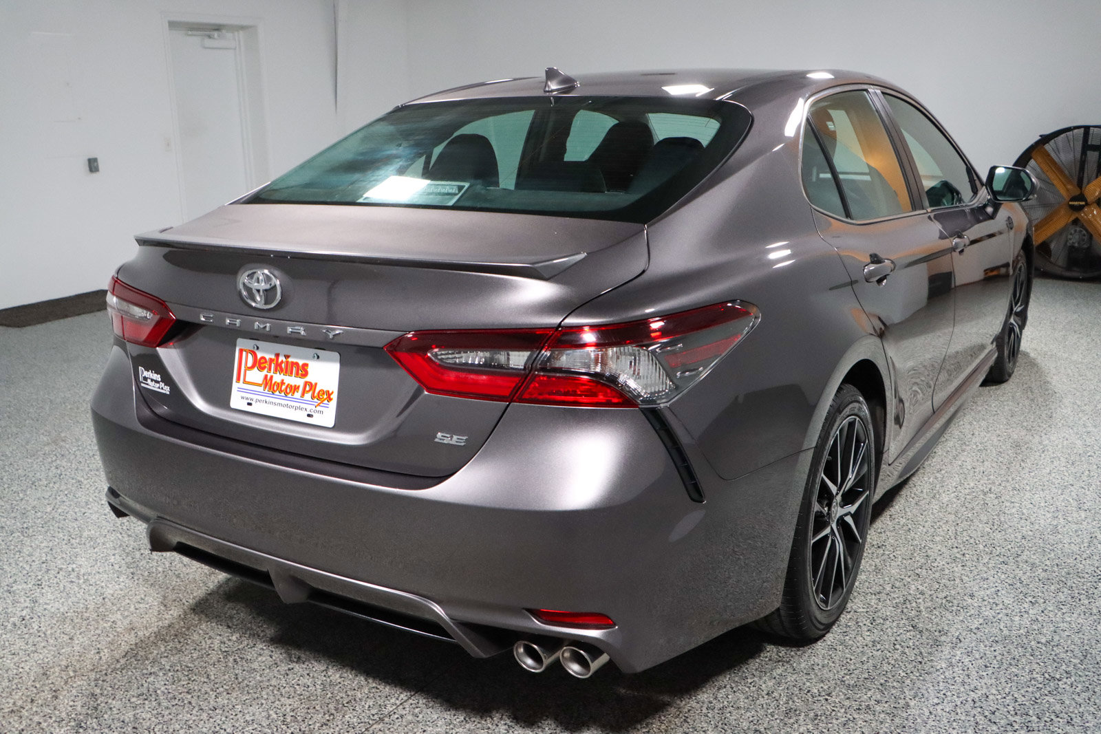 Used 2024 Toyota Camry SE image 7