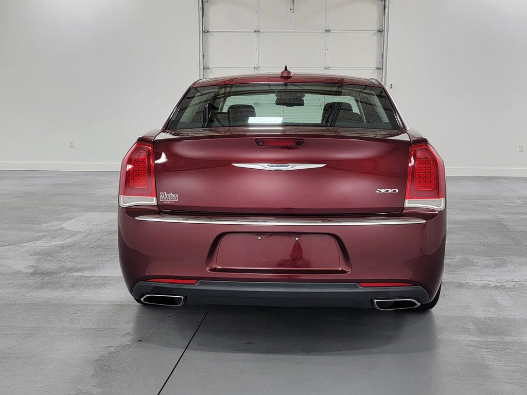 Used 2017 Chrysler 300 Limited w/ Value Package RWD image 7