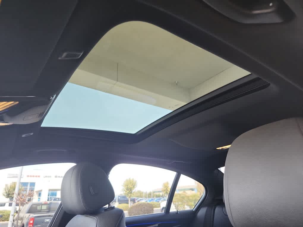 Used 2021 BMW 540i w/ M Sport Package RWD image 14