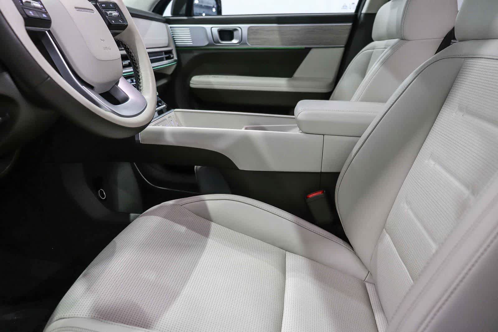 Used 2024 Hyundai Santa Fe Calligraphy AWD/4WD image 18