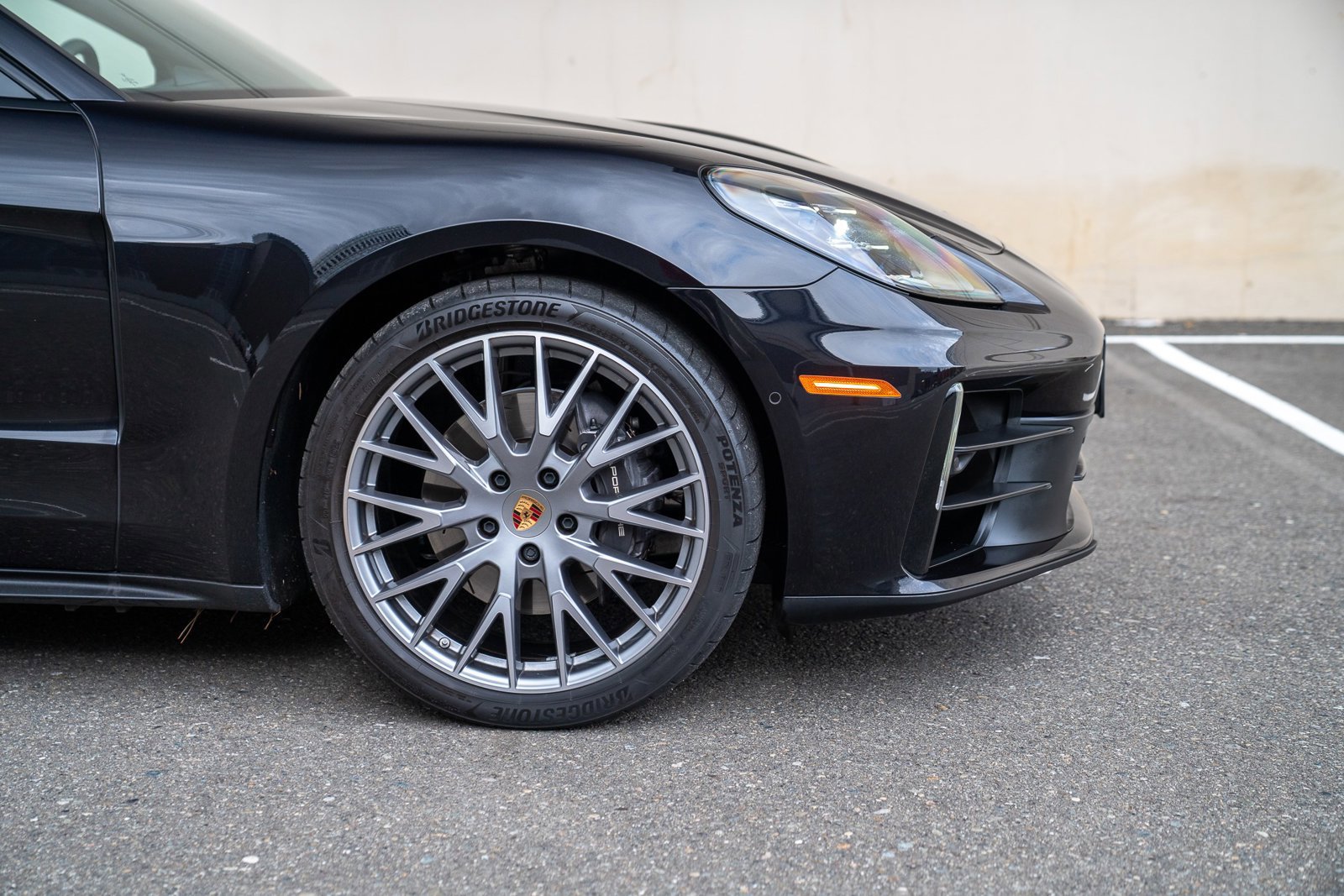 Used 2025 Porsche Panamera 4 image 9