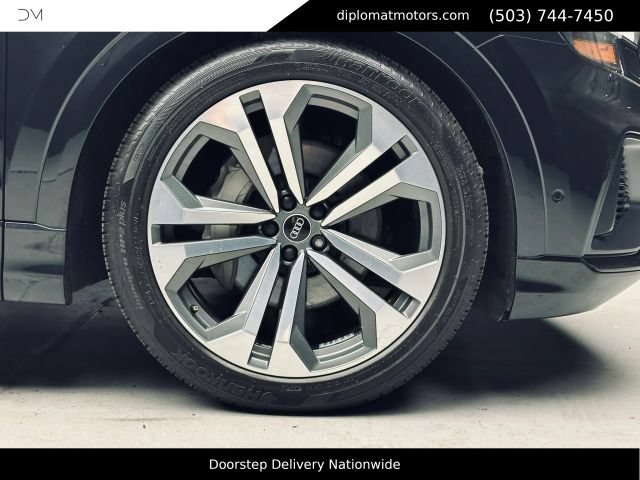 Used 2021 Audi Q8 Prestige AWD/4WD image 41