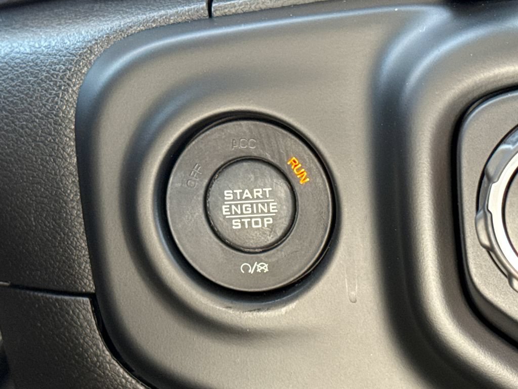 Used 2023 Jeep Gladiator Mojave AWD/4WD image 26
