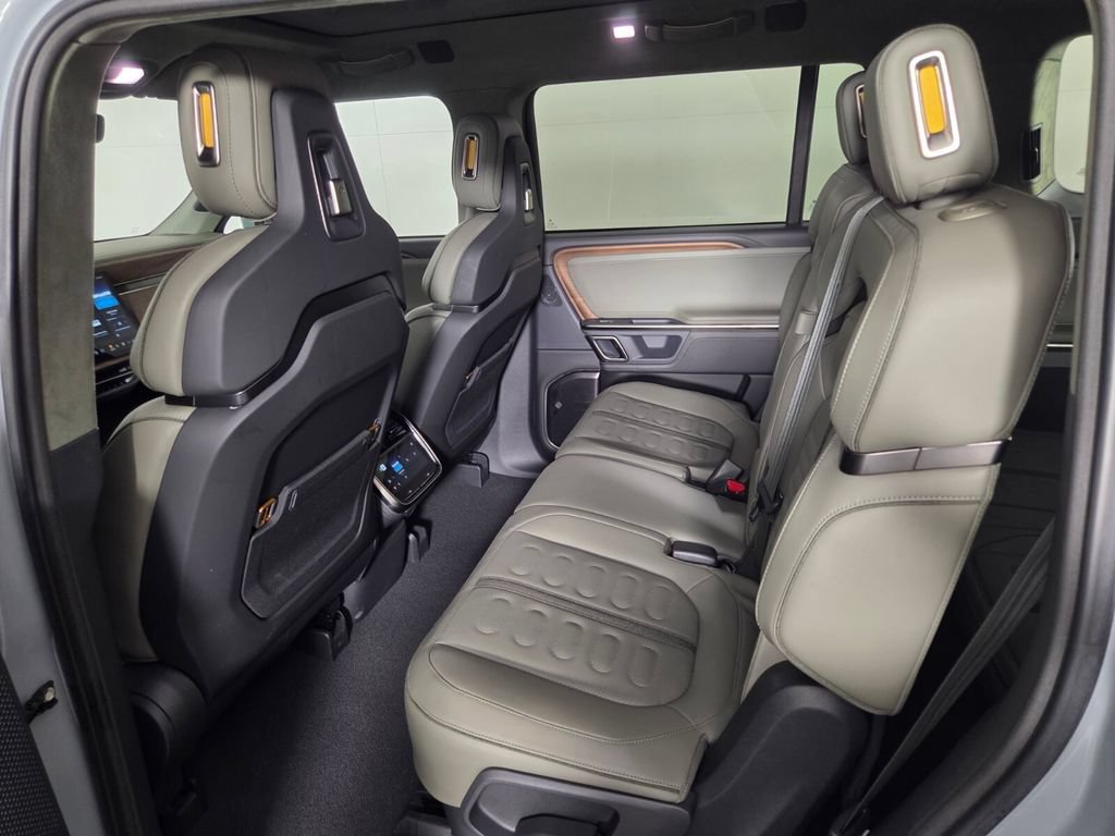 Used 2024 Rivian R1S Adventure AWD/4WD image 24