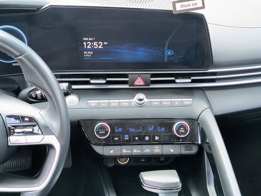 Used 2024 Hyundai Elantra Limited image 27