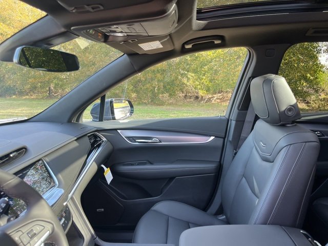 New 2025 Cadillac XT6 Luxury image 18