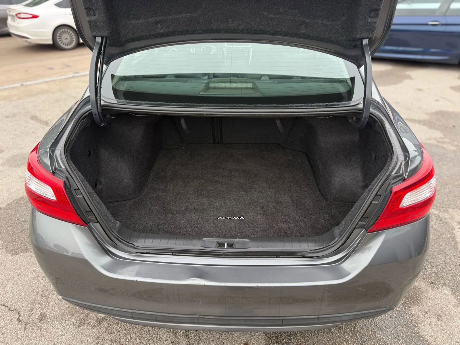 Used 2017 Nissan Altima 2.5 SL w/ Moonroof Package image 32