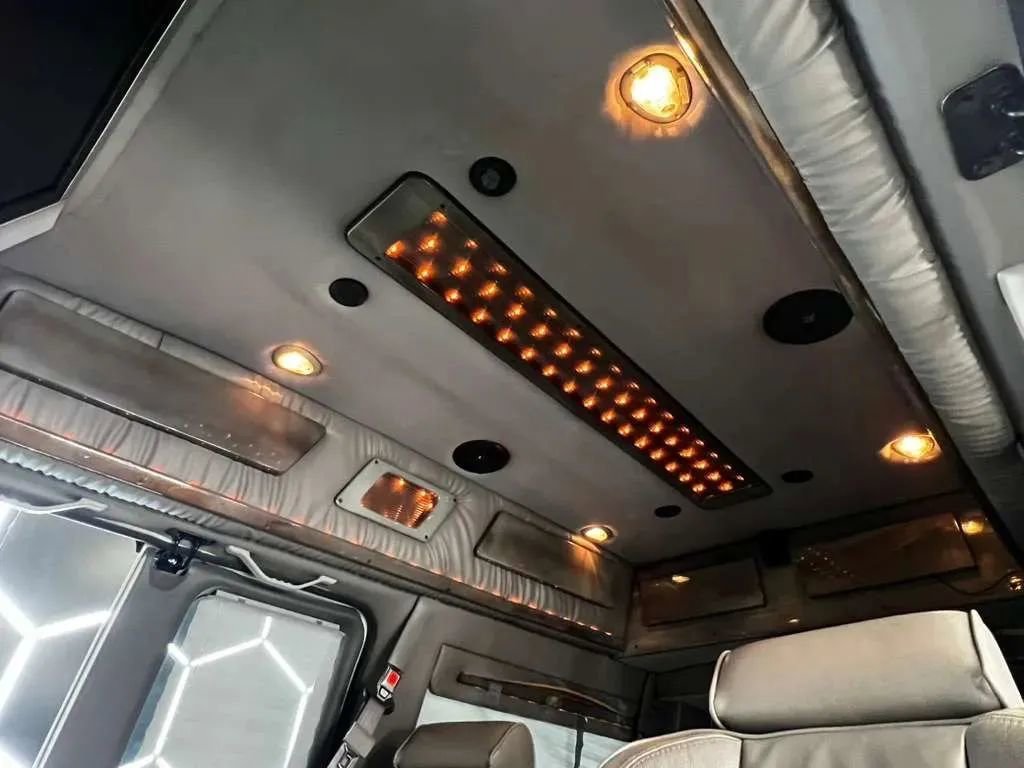 Used 2006 Chevrolet Express 1500 w/ Preferred Equipment Group image 15