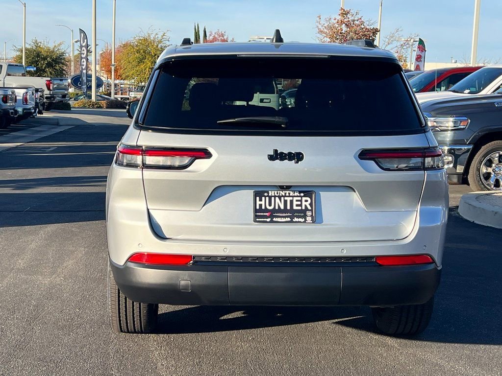 New 2025 Jeep Grand Cherokee L Altitude image 5