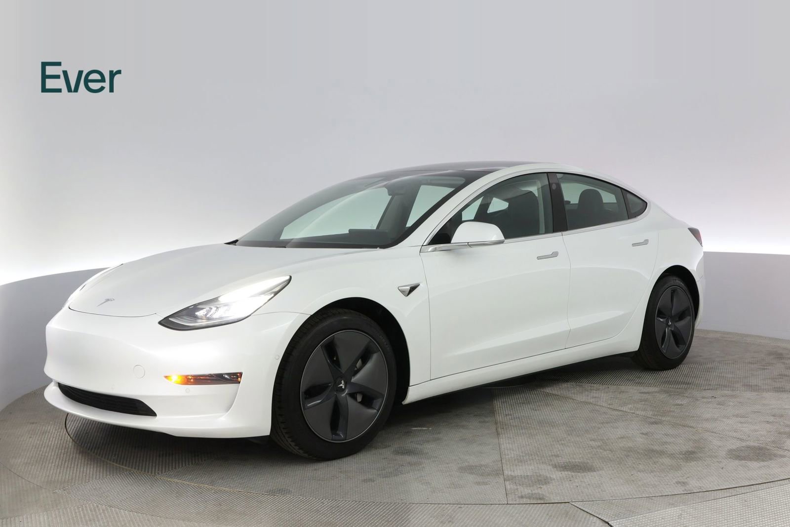 Used 2020 Tesla Model 3 Standard Range image 2