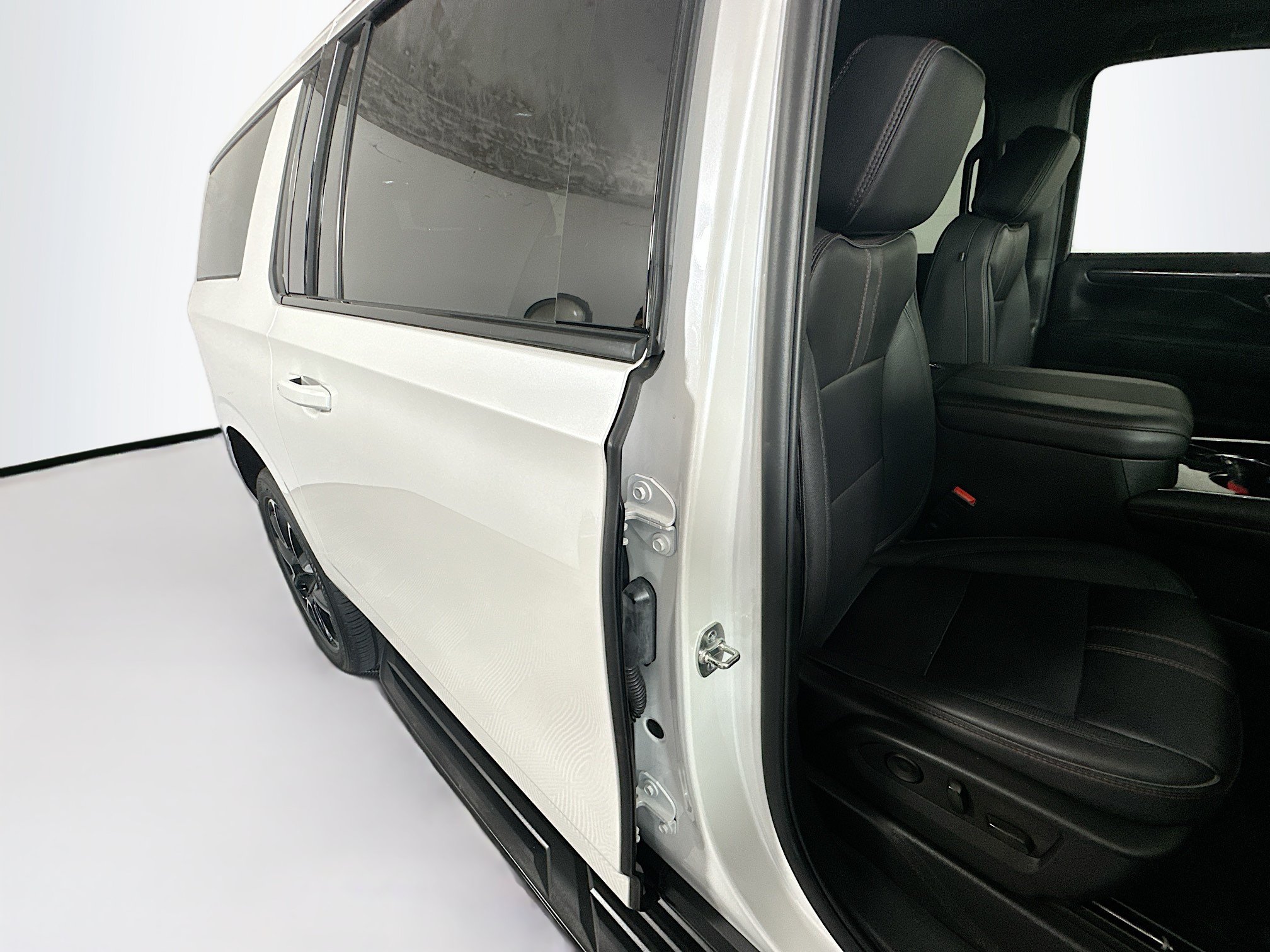 Used 2025 Chevrolet Suburban RST w/ Comfort Package RWD image 28