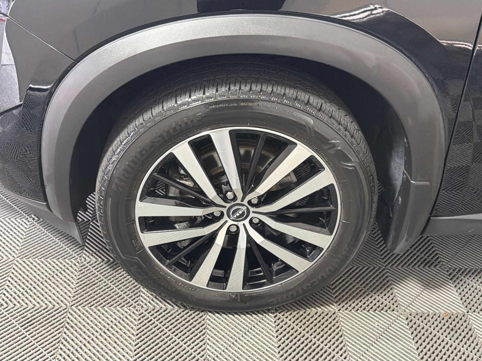 Used 2023 Nissan Pathfinder Platinum image 12