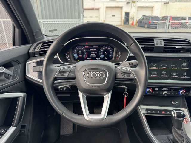 Used 2025 Audi Q3 2.0T Premium AWD/4WD image 21
