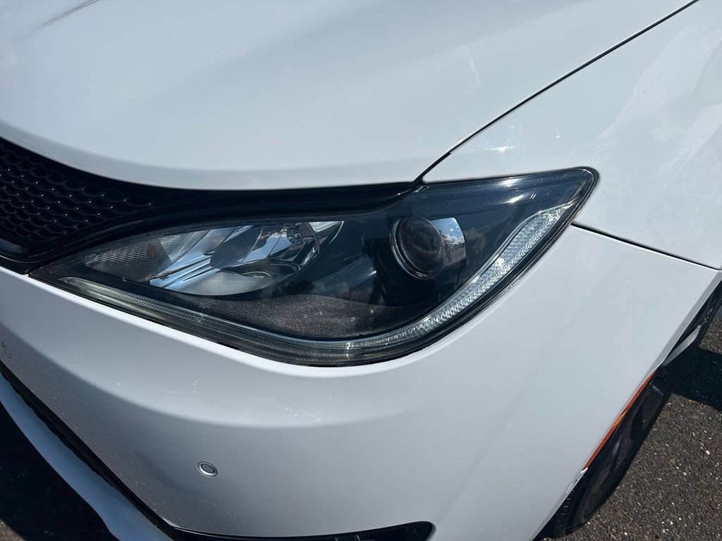 Used 2020 Chrysler Pacifica Limited FWD image 34
