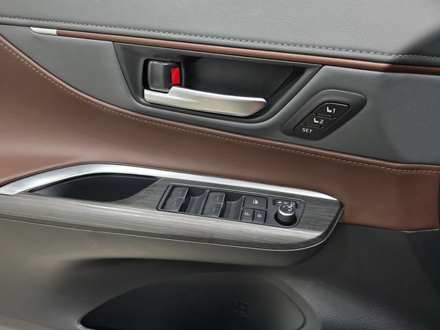 Certified 2024 Toyota Venza Limited AWD/4WD image 25