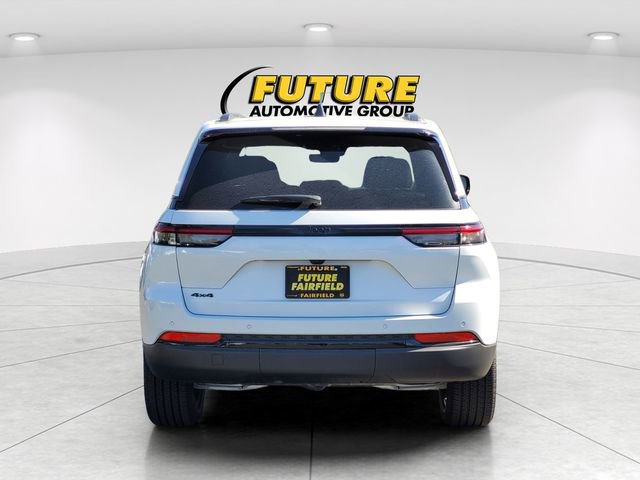 New 2025 Jeep Grand Cherokee Altitude image 4