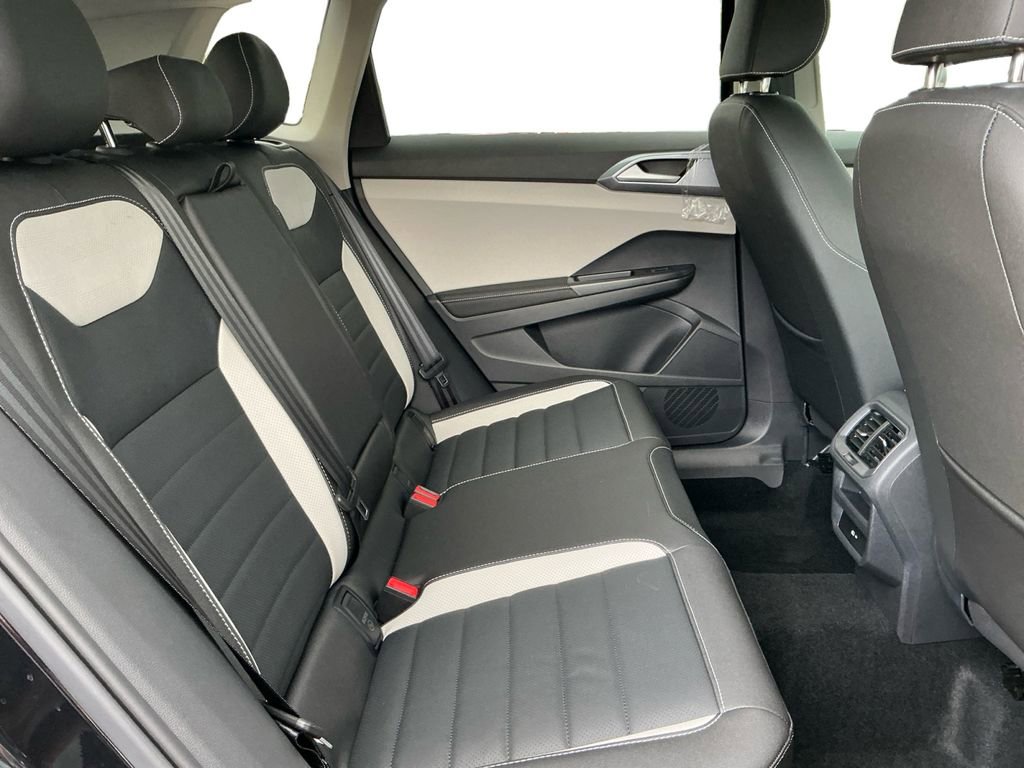 New 2025 Volkswagen Taos SEL image 18