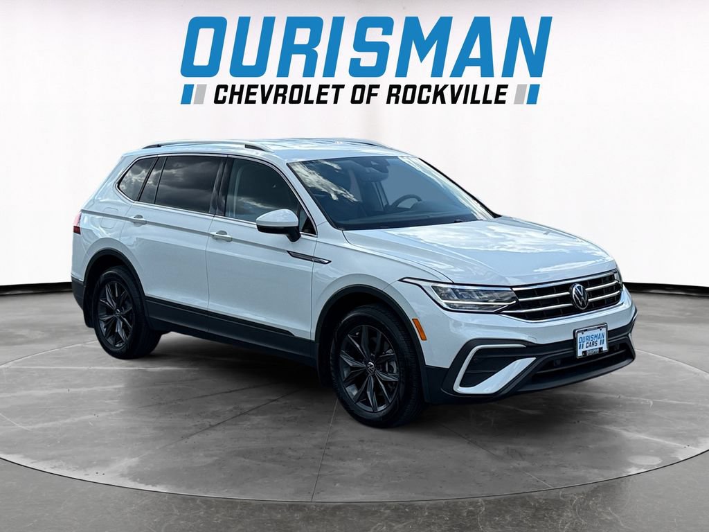 Used 2023 Volkswagen Tiguan SE FWD image 1