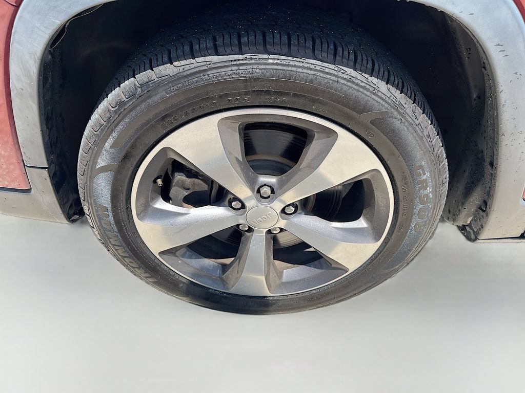 Used 2020 Jeep Cherokee Limited FWD image 32